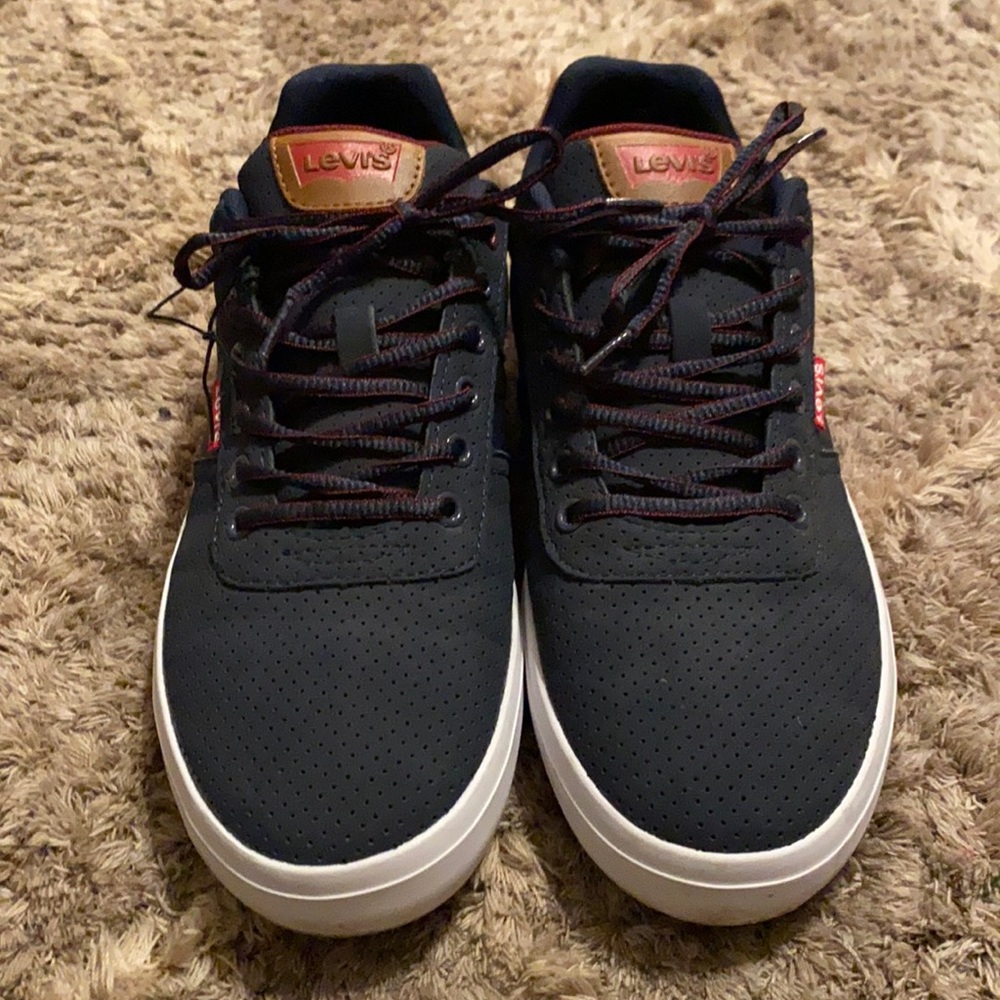 Levi’s 💥NWOT💥 Men’s Casual tennis shoes